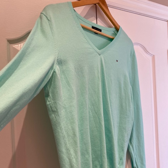 Tommy Hilfiger Classic V-Neck Sweater Size XL - Picture 2 of 6